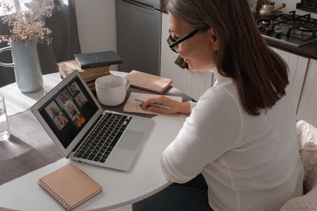 Working from home advantages and disadvantages essay