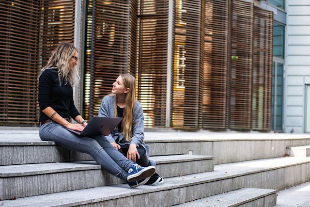 Why Digital Marketing is Best for Graduates / 10+2 Students?